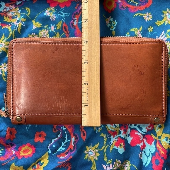 Brand New Genuine Leather Brown Wallet Gold Tone Vintage Studs Zip Around Wallet - Picture 8 of 13